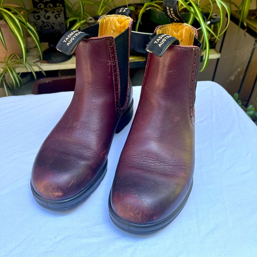 Burgandy Blundstone boots